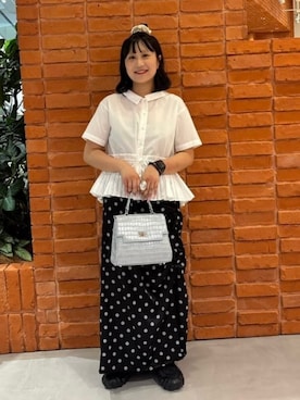 「Ray BEAMS（レイビームス）のドット サテン フリル スカート（スカート、ブラック系）」を使った、Ray BEAMSさん（レディース・159cm）の夏コーディネート