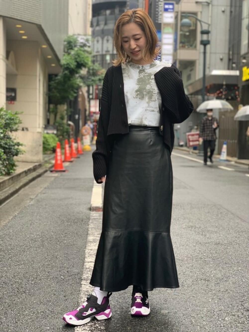 「スニーカー、スカート、reebok、ポンプフューリー、リーボック、Reebok(Reebok)、リーボック(Reebok)、マーメイドスカート、Reebokclassic」｜「Reebokのインスタポンプ フューリー95 / Instapump Fury 95（シューズ、ブラック系）」を使った、リーボックさん（レディース・160cm）の春コーディネートの1枚目の写真