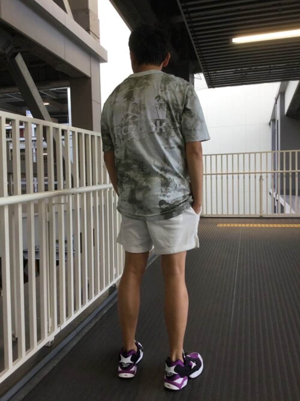 「Tシャツ、reebok、ハーフパンツ、リーボック(Reebok)、パイル、夏コーデ、インスタポンプフューリー、ベリー、rcscna、instapumpfury 95」｜「Reebokのクラシックス オールオーバープリント グラフィック Tシャツ / Classics Allover Print Graphic T-Shirt（トップス、その他）」を使った、リーボックさん（メンズ・170cm）の春コーディネートの1枚目の写真