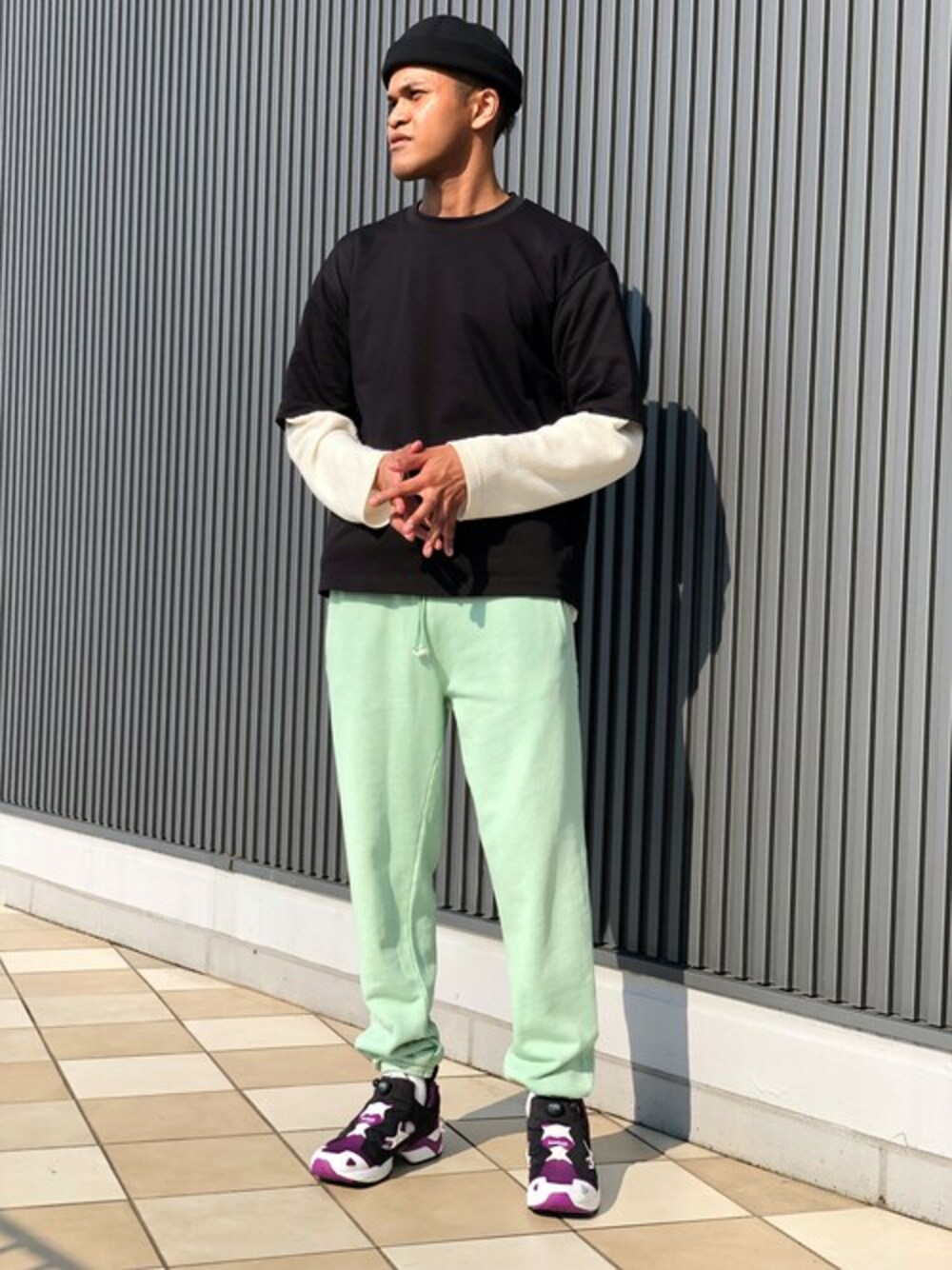 「スウェットパンツ、reebok、黒、パープル、ポンプフューリー、リーボック(Reebok)、PUMP FURY、エメラルドグリーン、Reebokclassic、INSTAPUMP FURY」｜「Reebokのクラシックス ナチュラル ダイ ワッフル クルー スウェットシャツ / Classics Natural Dye Waffle Crew Sweatshirt（トップス、その他）」を使った、リーボックさん（メンズ・185cm）の春コーディネートの1枚目の写真