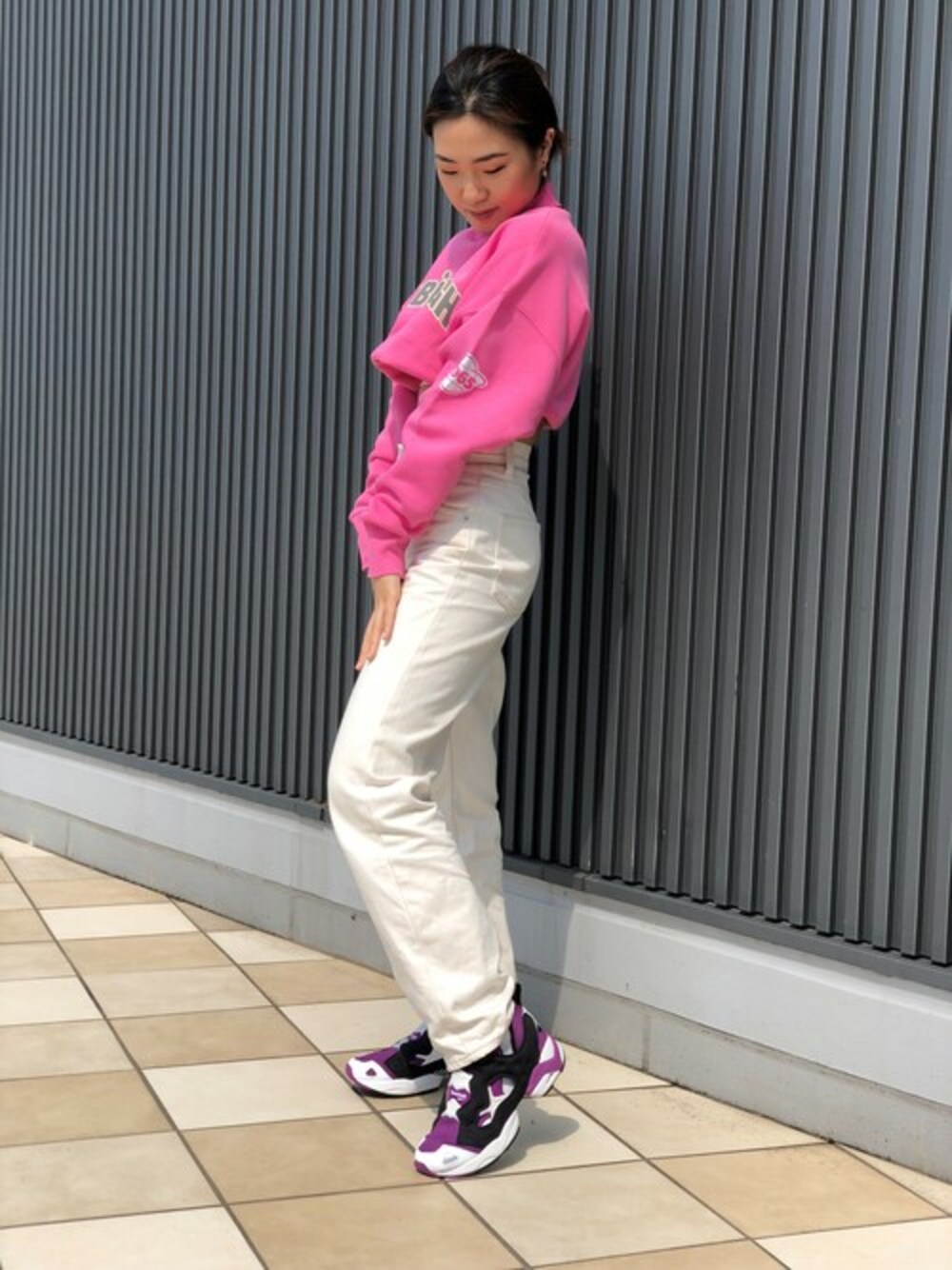 「ピンク、reebok、パープル、ポンプフューリー、white、リーボック(Reebok)、PUMP FURY、ショート丈トップス、Reebokclassic、INSTAPUMP FURY」｜「Reebokのジェットソン オービット ハイ フリース カウル ネック スウェットシャツ / THE JETSONS Orbit High Fleece Cowl Neck Sweatshirt（トップス、その他）」を使った、リーボックさん（レディース・163cm）の春コーディネートの1枚目の写真