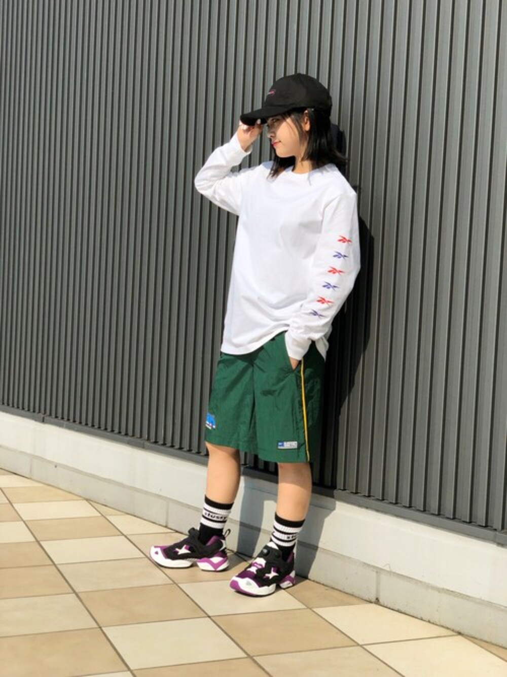 「reebok、バスケットボール、パープル、ポンプフューリー、white、リーボック(Reebok)、PUMP FURY、Reebokclassic、INSTAPUMP FURY、ブラックアイパッチ」｜「Reebokのブラックアイパッチ ロングスリーブ Tシャツ / BlackEye Patch T-Shirt（トップス、ホワイト系）」を使った、リーボックさん（レディース・152cm）の春コーディネートの1枚目の写真