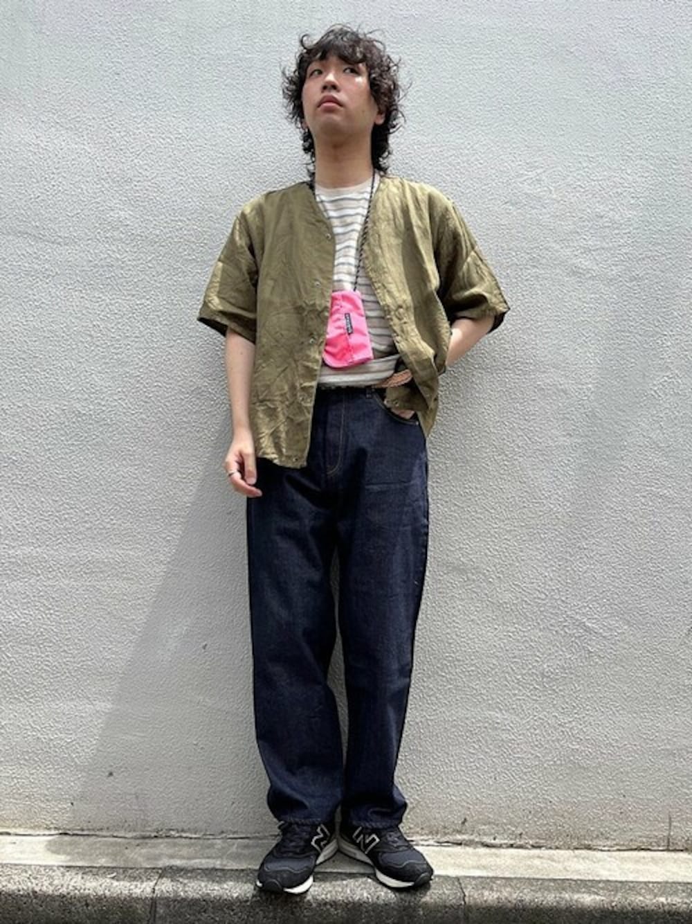 「大人カジュアル、シップス、SHIPS、夏コーデ、ノーカラーシャツ、マルチボーダー、メッシュベルト、SHIPS any、シップスエニィ、MAISON CANVVAS」｜「SHIPS anyのSHIPS any: 【ユニセックス】ヘザー マルチ ボーダー 半袖 Tシャツ◇（Tシャツ/カットソー、グリーン系）」を使った、奥原さん（メンズ・177cm）の夏コーディネートの1枚目の写真