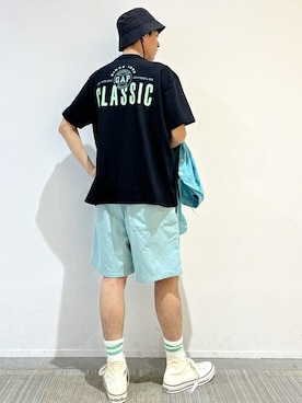 「バックロゴ」｜GapJapanさん（メンズ・175cm）の夏コーディネート