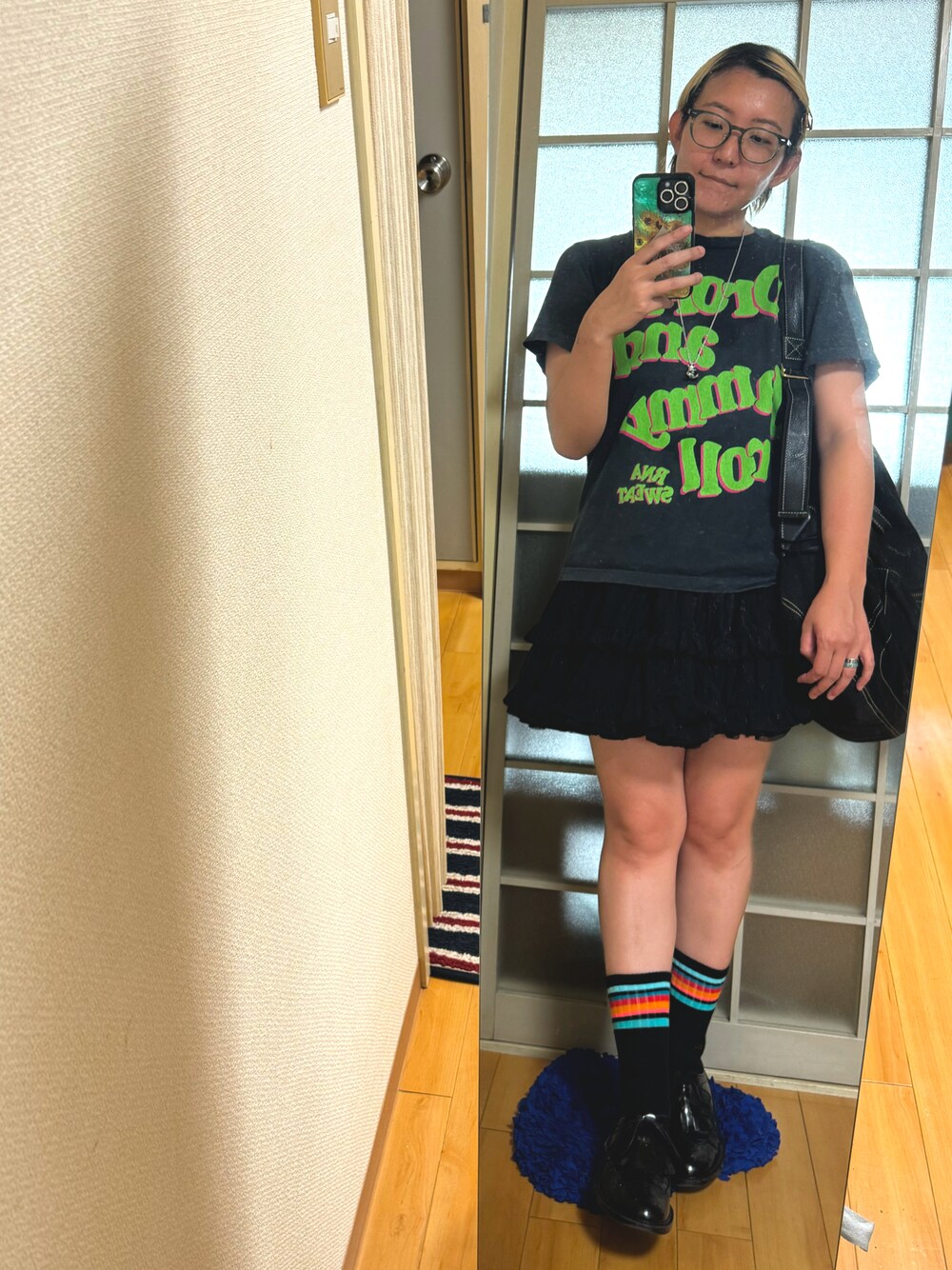 「Vivienne Westwoodのアイテム（ネックレス、ブルー系）」を使った、みひろさん（レディース・159cm）の秋コーディネートの1枚目の写真