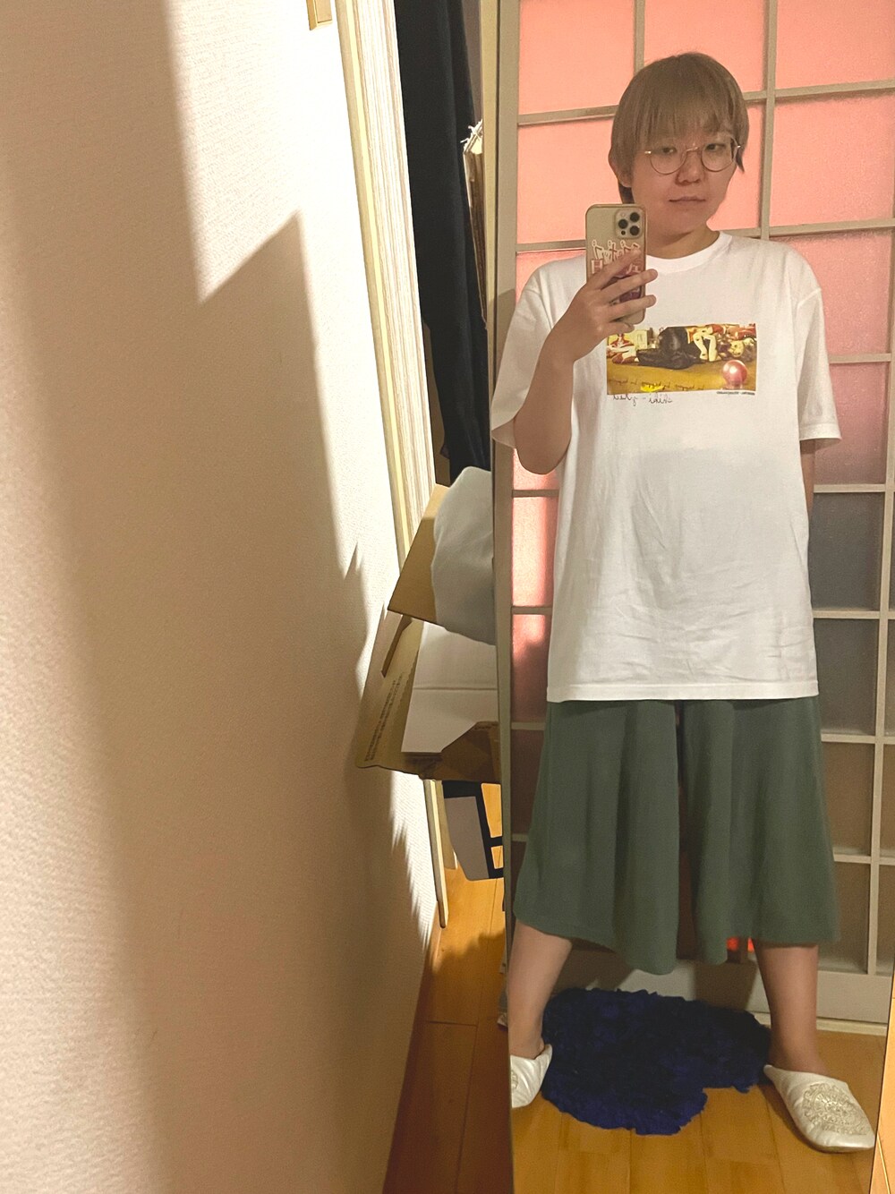 「庵野秀明、WEAR文芸部」｜「｢式日｣Tシャツのアイテム（Tシャツ/カットソー、ホワイト系）」を使った、みひろさん（レディース・159cm）の夏コーディネートの1枚目の写真