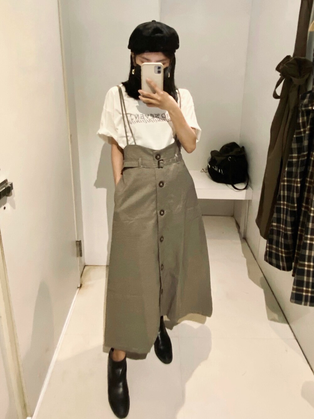 「vintage、白T、ootd、oversize、復古、洋裝」｜「NETのアイテム（ハンチング/ベレー帽、ブラック系）」を使った、Silvia 🇹🇼さん（レディース・153cm）の秋コーディネートの1枚目の写真