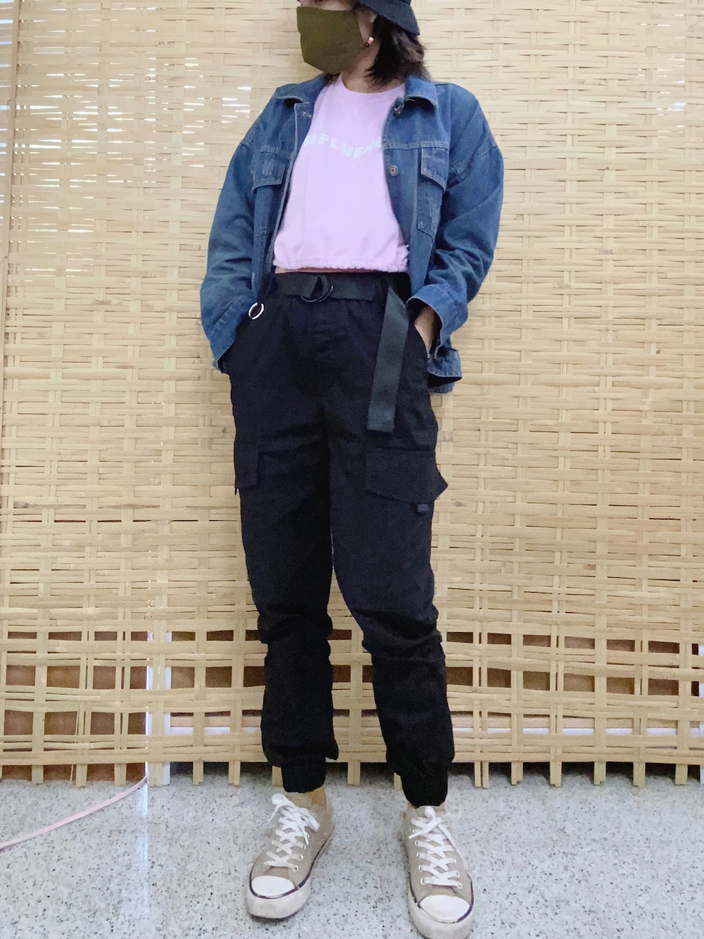 「ootd、休閒、日系極簡、oversize、工裝褲、基礎款、運動搭配」｜「NETのアイテム（チノパンツ、ブラック系）」を使った、Silvia 🇹🇼さん（レディース・153cm）の秋コーディネートの1枚目の写真