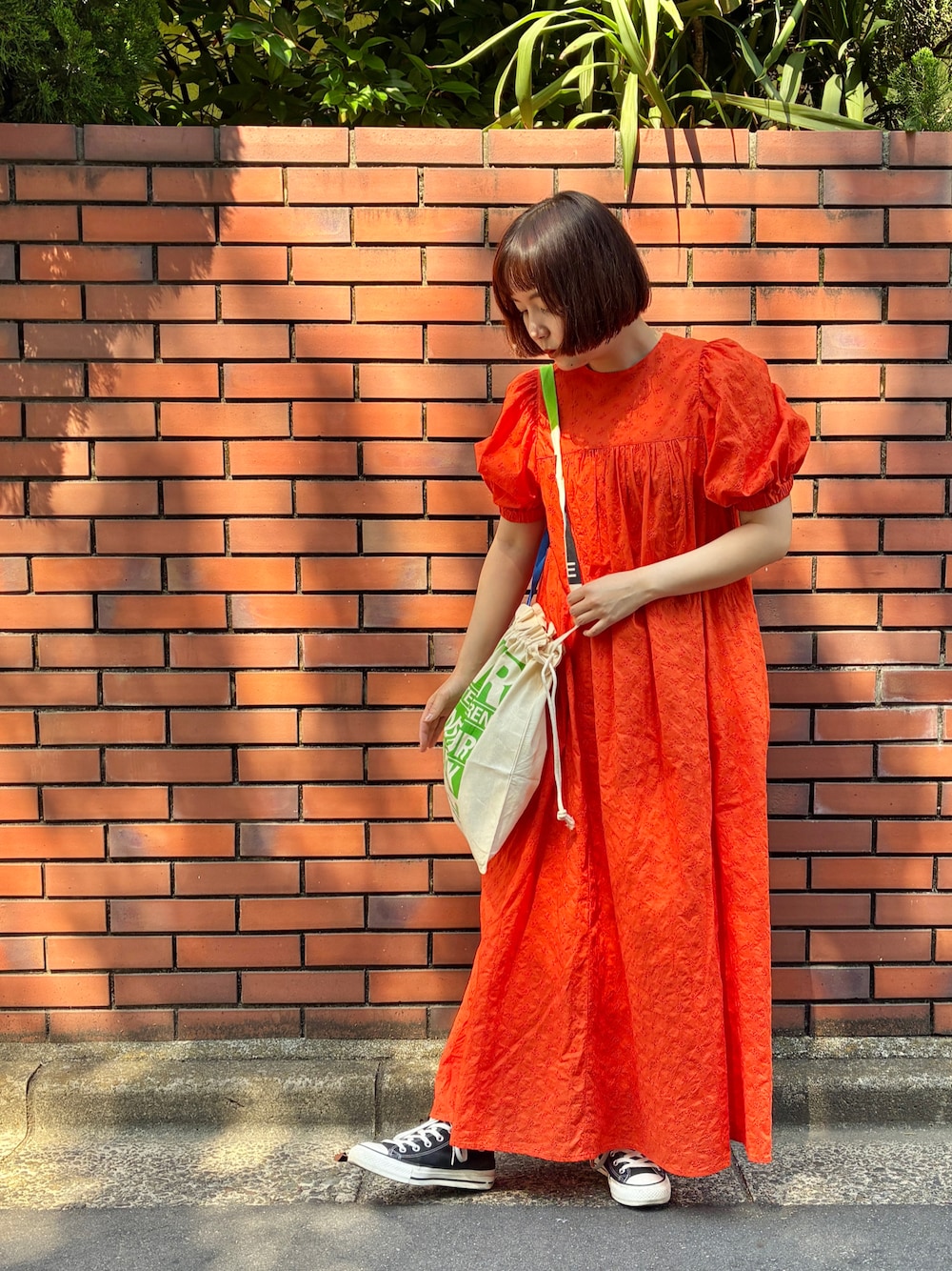 ワンピース（オレンジ系）を使った「パフスリーブ」の人気ファッション