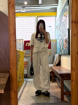 「アイテム（スニーカー、グレー系）」を使った、こもさん（レディース・156cm）の夏コーディネート