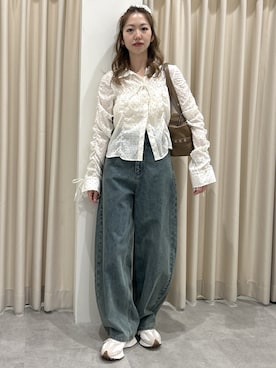 「FREE'S MART（フリーズマート）の◆シャーリングアソートシャツ（シャツ/ブラウス、ホワイト系）」を使った、mayaさん（レディース・160cm）の春コーディネート