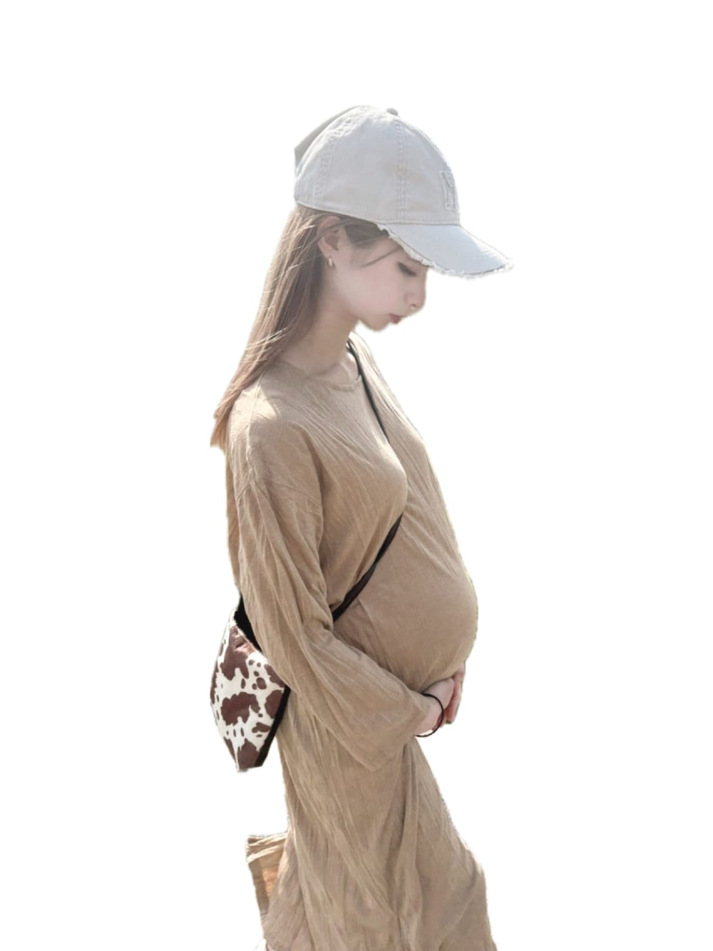「ワンピース、ワンピーススタイル、キャップ、ハイトーンカラー、淡色コーデ、淡色女子、ラフ、妊婦コーデ、ショルダーバッグ、マタニティ、マタニティコーデ、妊娠10ヶ月、散歩、お散歩コーデ、ベージュコーデ」｜「instagramのhttps://www.instagram.com/_tomatomato__（その他、ベージュ系）」を使った、rimさん（レディース・157cm）の春コーディネートの1枚目の写真