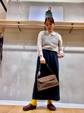 「かぐれ（カグレ）のペルーローゲージショートニットベスト（ベスト、グレー系）」を使った、asamiさん（レディース・164cm）の秋コーディネート