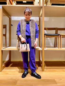 「アイテム（スウェットパンツ、パープル系）」を使った、asamiさん（レディース・164cm）の秋コーディネート