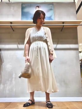 「URBAN RESEARCH ROSSO（アーバンリサーチロッソ）のTorrazzo Donna　COOL TOUCH V-NECK KNIT（カーディガン/ボレロ、ホワイト系）」を使った、asamiさん（レディース・164cm）の夏コーディネート