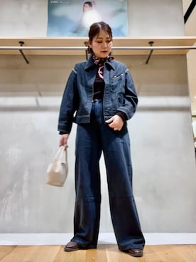 「URBAN RESEARCH DOORS（アーバンリサーチドアーズ）の『別注』Lee×DOORS　ZIPUP SHIRTS JACKET（デニムジャケット、ブルー系）」を使った、asamiさん（レディース・164cm）の秋コーディネート