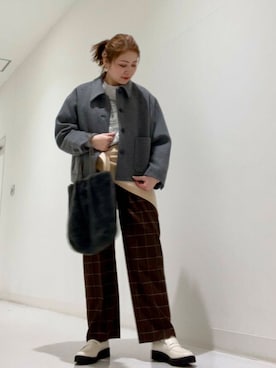 「RODE SKO（ロデスコ）のタッセル付フラッフィトートバッグ（トートバッグ）」を使った、asamiさん（レディース・164cm）の冬コーディネート