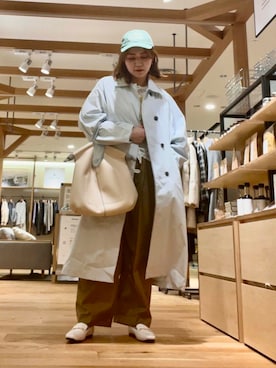 「アイテム（ステンカラーコート、ブルー系）」を使った、asamiさん（レディース・164cm）の冬コーディネート