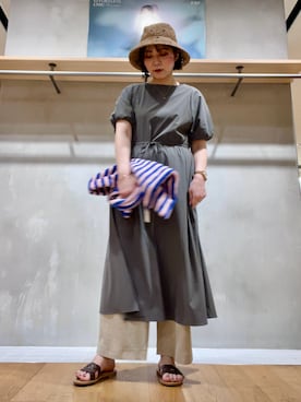 「SMELLY（スメリー）のドットペーパーバケットハット（ハット、ベージュ系）」を使った、asamiさん（レディース・164cm）の夏コーディネート