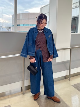 「URBAN RESEARCH DOORS（アーバンリサーチドアーズ）の『別注』Lee×DOORS　ZIPUP SHIRTS JACKET（デニムジャケット、ブルー系）」を使った、asamiさん（レディース・164cm）の秋コーディネート