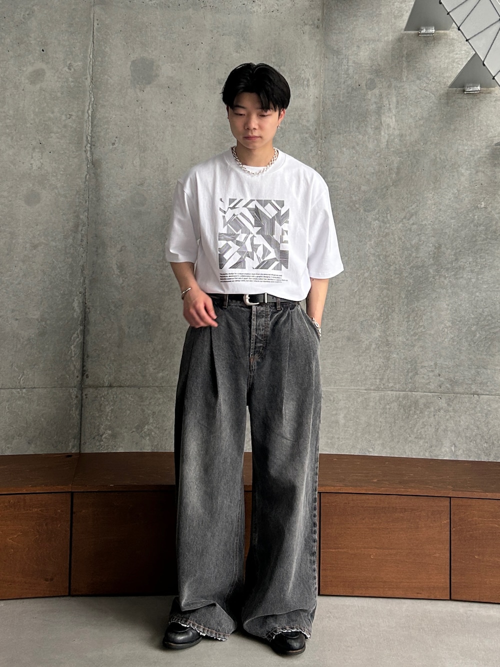 hibi_0517さんの「Graphic T-shirt / グラフィックTシャツ（SINSS）」を使ったコーディネートの1枚目の写真