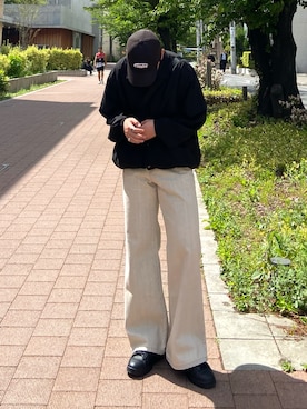 「LUENNA（ルエナ）の【LUENNA】Semi-flare Denim Pants / セミフレアデニムパンツ（デニムパンツ、ベージュ系）」を使った、kojiさん（メンズ・174cm）の春コーディネート