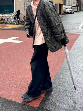 「COS（コス）のアイテム（パンツ）」を使った、kojiさん（メンズ・173cm）の春コーディネート