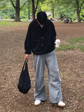 「rhythrのアイテム（ブルゾン、ブラック系）」を使った、kojiさん（メンズ・174cm）の春コーディネート