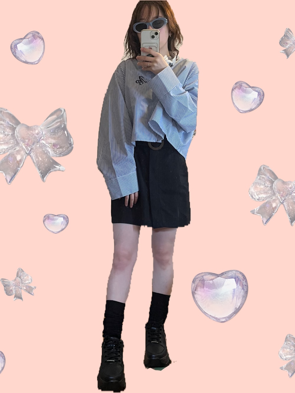 「クロップドトップス、クロップドシャツ、ストライプシャツ、ミニスカート、ルーズソックス、厚底スニーカー、AS KNOW AS、ZARA、GU、NICECLAUP、低身長」｜「ZARAのアイテム（スカート、ブラック系）」を使った、miiiさん（レディース・150cm）の秋コーディネートの1枚目の写真