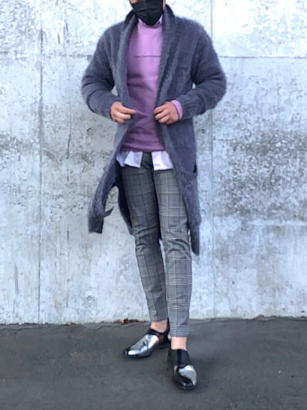 「ラベンダー、simple style、グレンチェック柄パンツ、アルフレッド･バニスター(alfredoBANNISTER)、ロングカーディガン、スウェット」｜「BENETTON (UNITED COLORS OF BENETTON)のドロップショルダーラウンドネックスウェットトレーナー（スウェット、パープル系）」を使った、yuriさん（メンズ・175cm）の春コーディネートの1枚目の写真