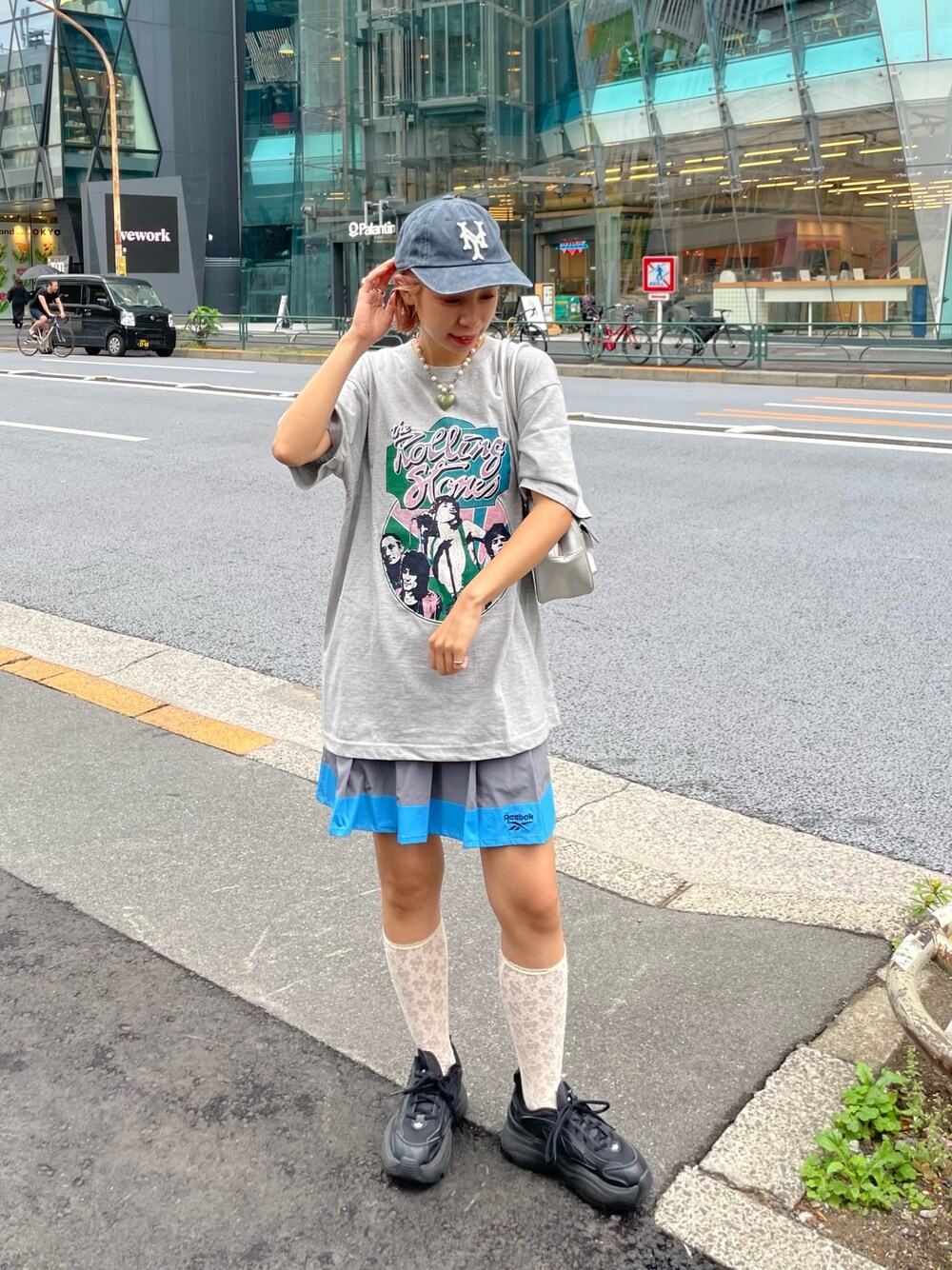 「ciaopanic、バンドT、バンT」｜「CIAOPANICの【ユニセックス】【THE ROLLING STONES/ローリング・ストーンズ】ヴィンテージ加工ロックTシャツ（Tシャツ/カットソー、ホワイト系）」を使った、こざるさん（レディース・158cm）の春コーディネートの1枚目の写真