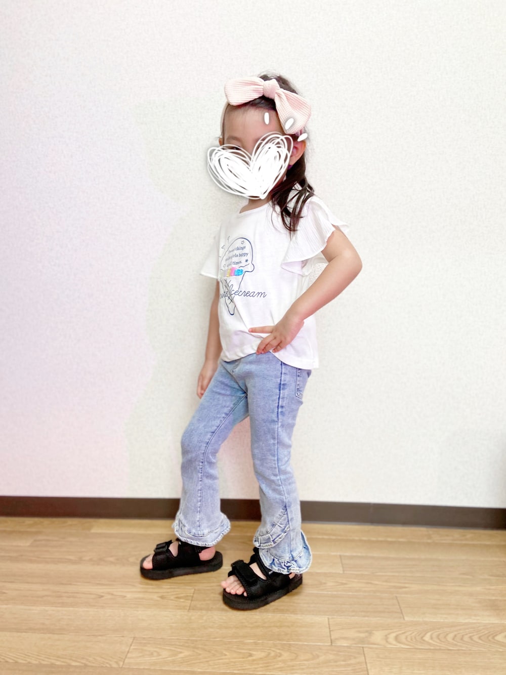 「夏コーデ、おしゃれさんと繋がりたい、プチプラ、バースデイ、manina、デニムパンツ、カジュアルコーデ、女の子コーデ、100cm、いいね、save、フォローお願いします🤑」｜「韓国ファッション #Kのアイテム（デニムパンツ、ブルー系）」を使った、🐥さん（キッズ・100cm）の春コーディネートの1枚目の写真