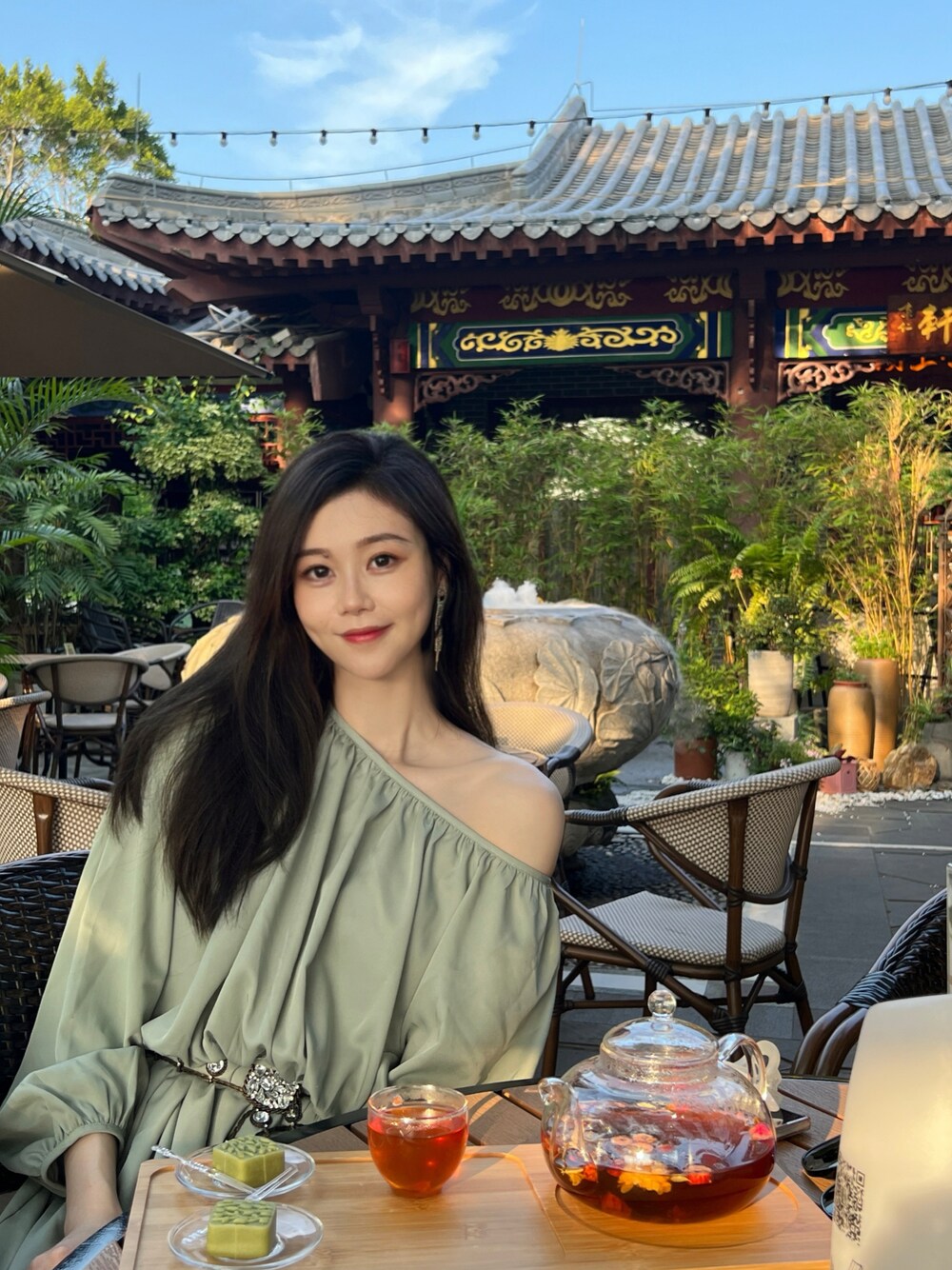 「照片、ootd」｜「needshopのアイテム（ワンピース/ドレス、グリーン系）」を使った、Keroro樂樂如さん（レディース・173cm）の春コーディネートの1枚目の写真