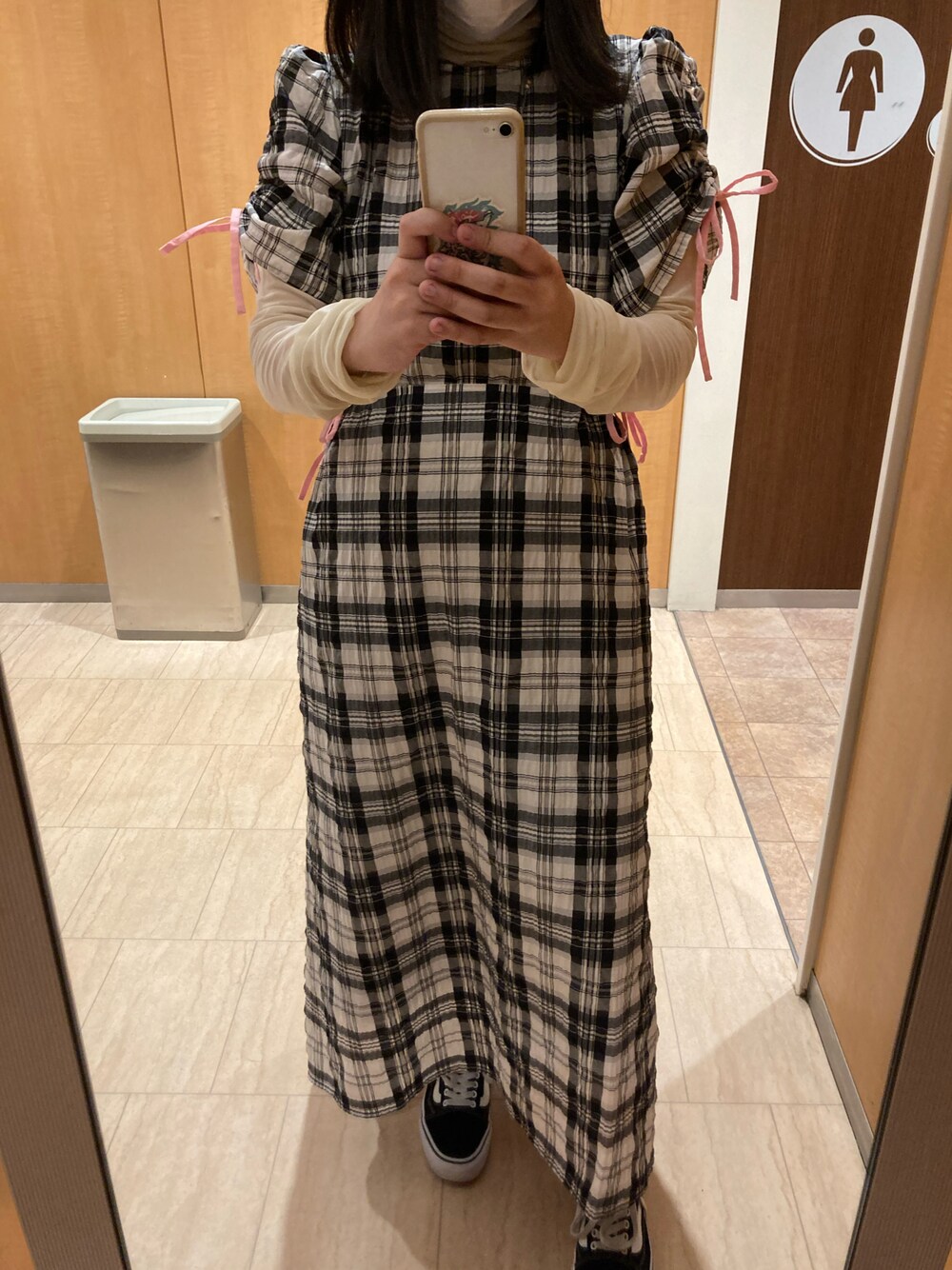 「ワンピース、シースルートップス、スニーカー、dearsisterhood、SHIEN、VANS、チェックワンピース、リボン、黒白、オタ活、買い物、散財、秋コーデ、暑かった」｜「VANSのVANS ヴァンズ プラットフォーム OLD SKOOL PLAT BLACK（スニーカー、ブラック系）」を使った、Momokaさん（レディース・163cm）の秋コーディネートの1枚目の写真