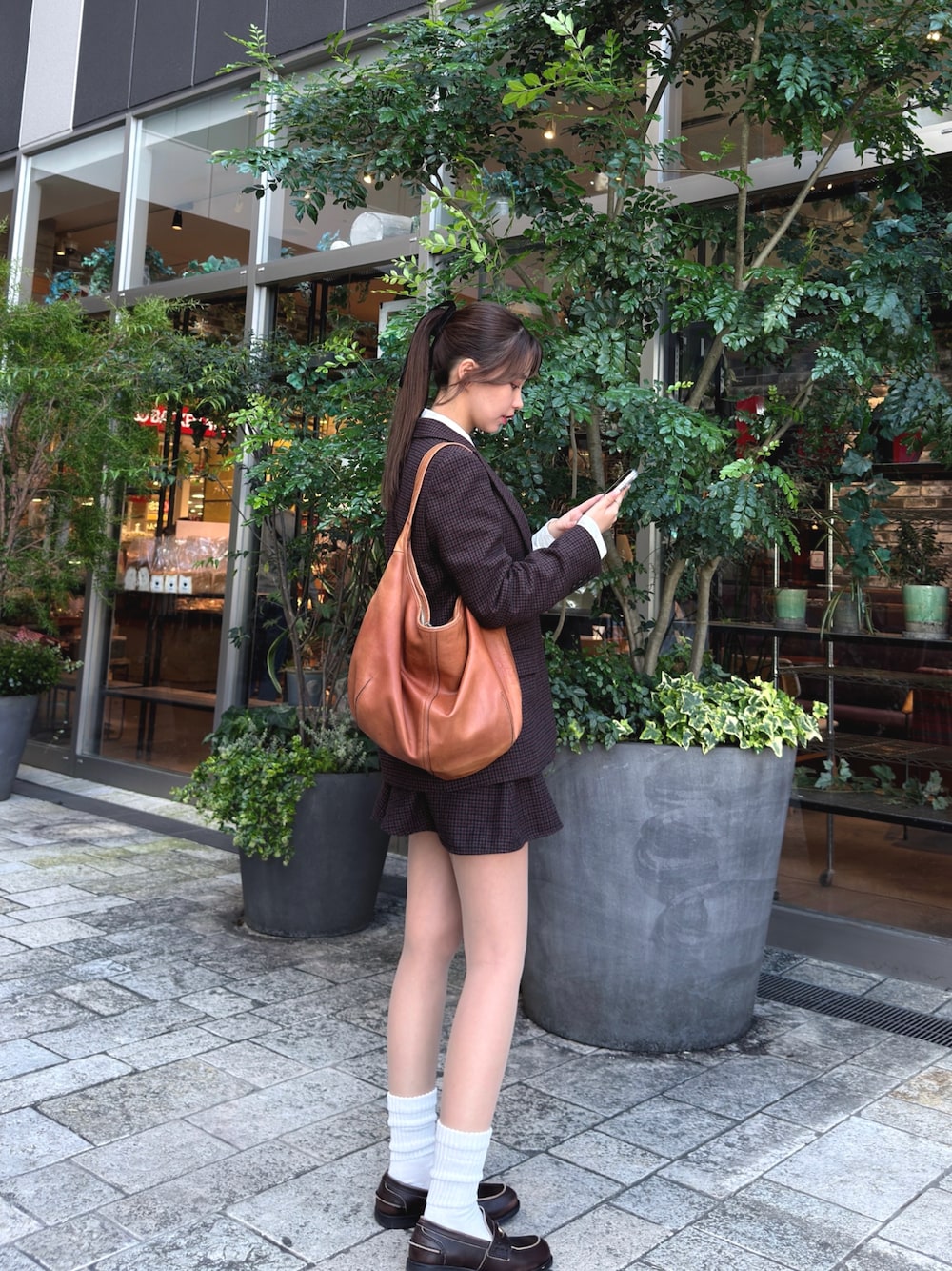miu miuのローファー（ブラウン系）を使った人気ファッション