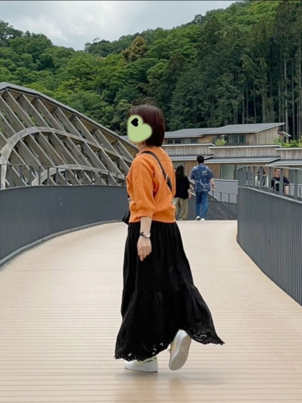 ãªã¬ã³ãžç³»ã®ã«ãŒãã£ã¬ã³/ãã¬ãããã©ãã¯ç³»ã®ã¹ã«ãŒãããã¯ã€ãç³»ã®ã¹ããŒã«ãŒãççšããã¬ãã£ãŒã¹ã®æ¥ã³ãŒãã£ããŒãã®1æç®ã®åç