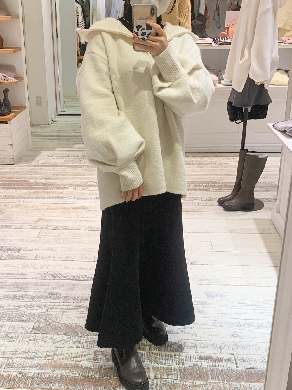 「私の推しブランド、mystic、mystic_mystyle、mystic京都ポルタ店、マーメイドスカート、ハーフジップ、ロングスカート、お洒落さんと繋がりたい、おしゃれさんと繋がりたい、服好きな人と繋がりたい」｜「mysticのハーフZIPニット（Tシャツ/カットソー、ホワイト系）」を使った、rinkaさん（レディース・153cm）の冬コーディネートの1枚目の写真