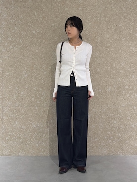 「MOUSSY（マウジー）の【26年AW新作】CONTRAST TRIM BUTTON UP ニット（ニット/セーター、ホワイト系）」を使った、rinoさん（レディース・158cm）の秋コーディネート