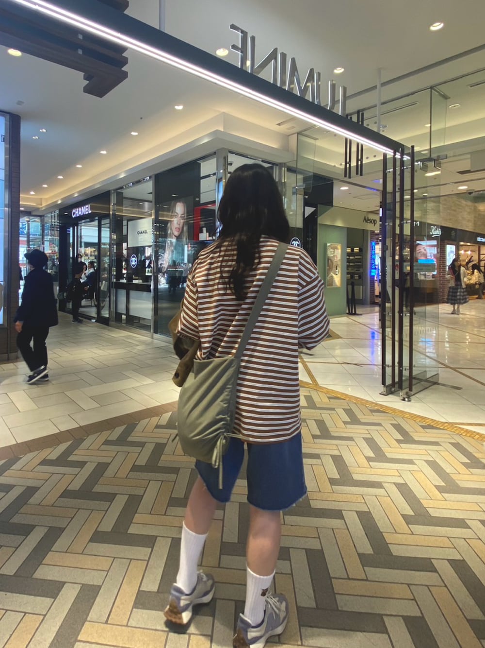 「ハーフパンツ、デニムパンツ、デニム、Onitsuka Tiger、New Balance、Samansa Mos2、Dickies、ロンT、初夏コーデ、ボーイッシュ、スニーカーコーデ、休日スタイル、ボーダートップス、靴下×スニーカー」｜「Samansa Mos2のアイテム（ショルダーバッグ、グリーン系）」を使った、NAO☺︎さん（レディース・159cm）の夏コーディネートの1枚目の写真