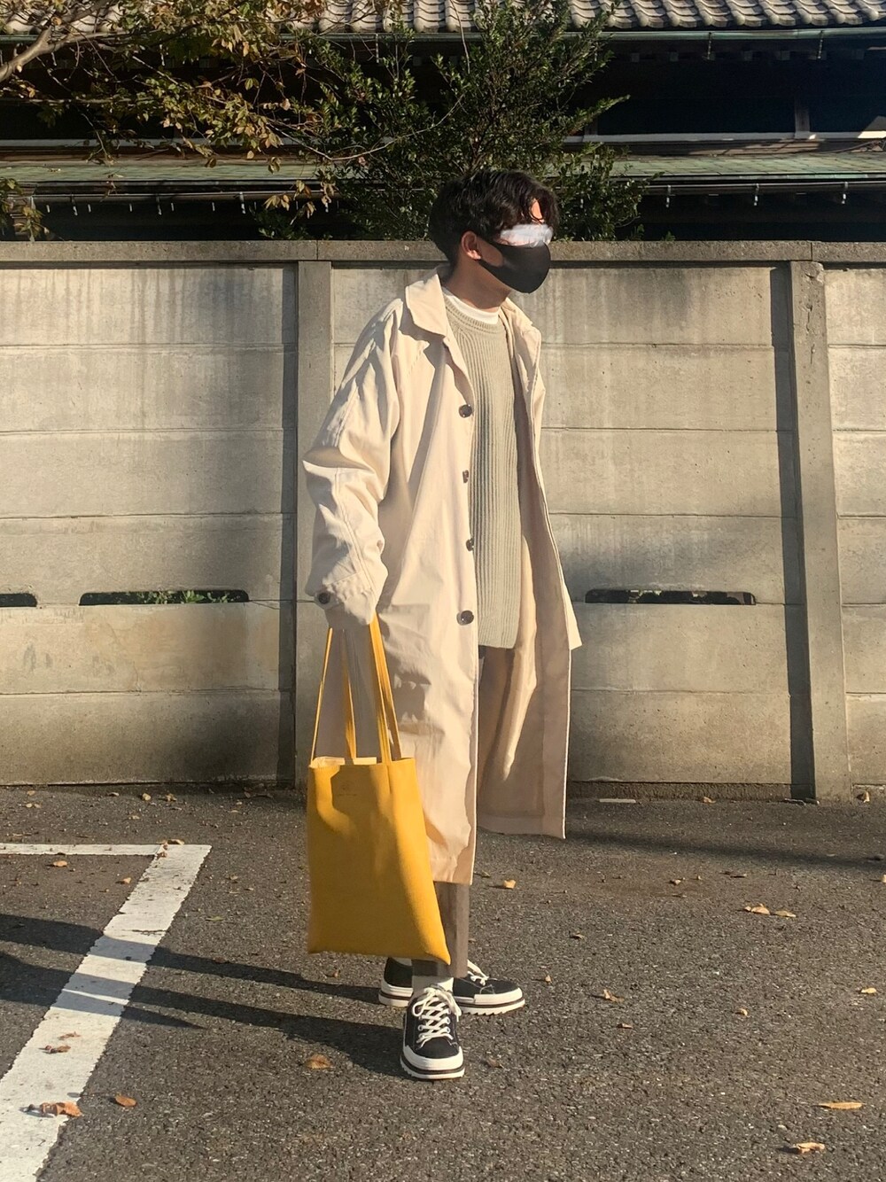 「イエロー、ステンカラーコート、ブラウン、きれいめカジュアル、グレージュ、低身長、おしゃれさんと繋がりたい、おとなコーデ」｜「epnokのベーシックルーズステンカラーコート（ステンカラーコート、ベージュ系）」を使った、Kaiseiさん（メンズ・164cm）の秋コーディネートの1枚目の写真