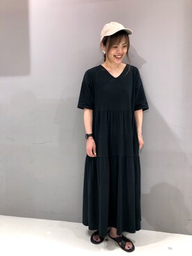 「CRAFT STANDARD BOUTIQUE（クラフトスタンダードブティック）のVネックティアードカットワンピース　＊（ワンピース、ブラック系）」を使った、maikoさん（レディース・157cm）の秋コーディネート