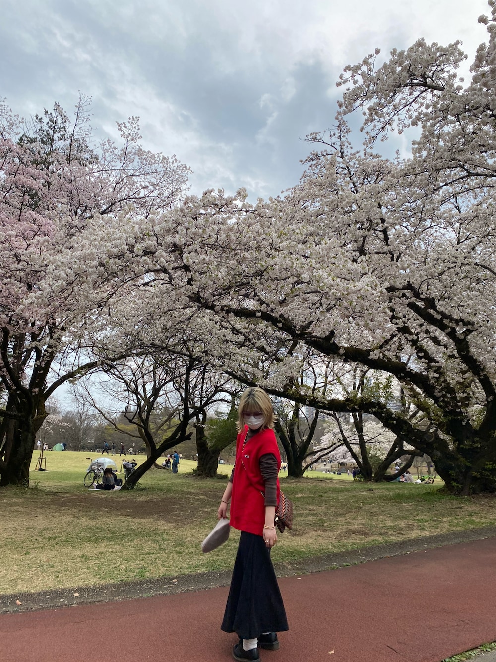 「nuguのアイテム（スカート、ブラック系）」を使った、airiさん（レディース・151cm）の春コーディネートの1枚目の写真