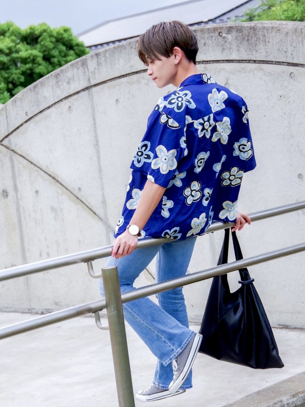 ãã«ãŒç³»ã®ã·ã£ã/ãã©ãŠã¹ããã©ãã¯ç³»ã®ã¿ã³ã¯ãããããã«ãŒç³»ã®ããã ãã³ããççšããã¡ã³ãºã®å€ã³ãŒãã£ããŒãã®1æç®ã®åç