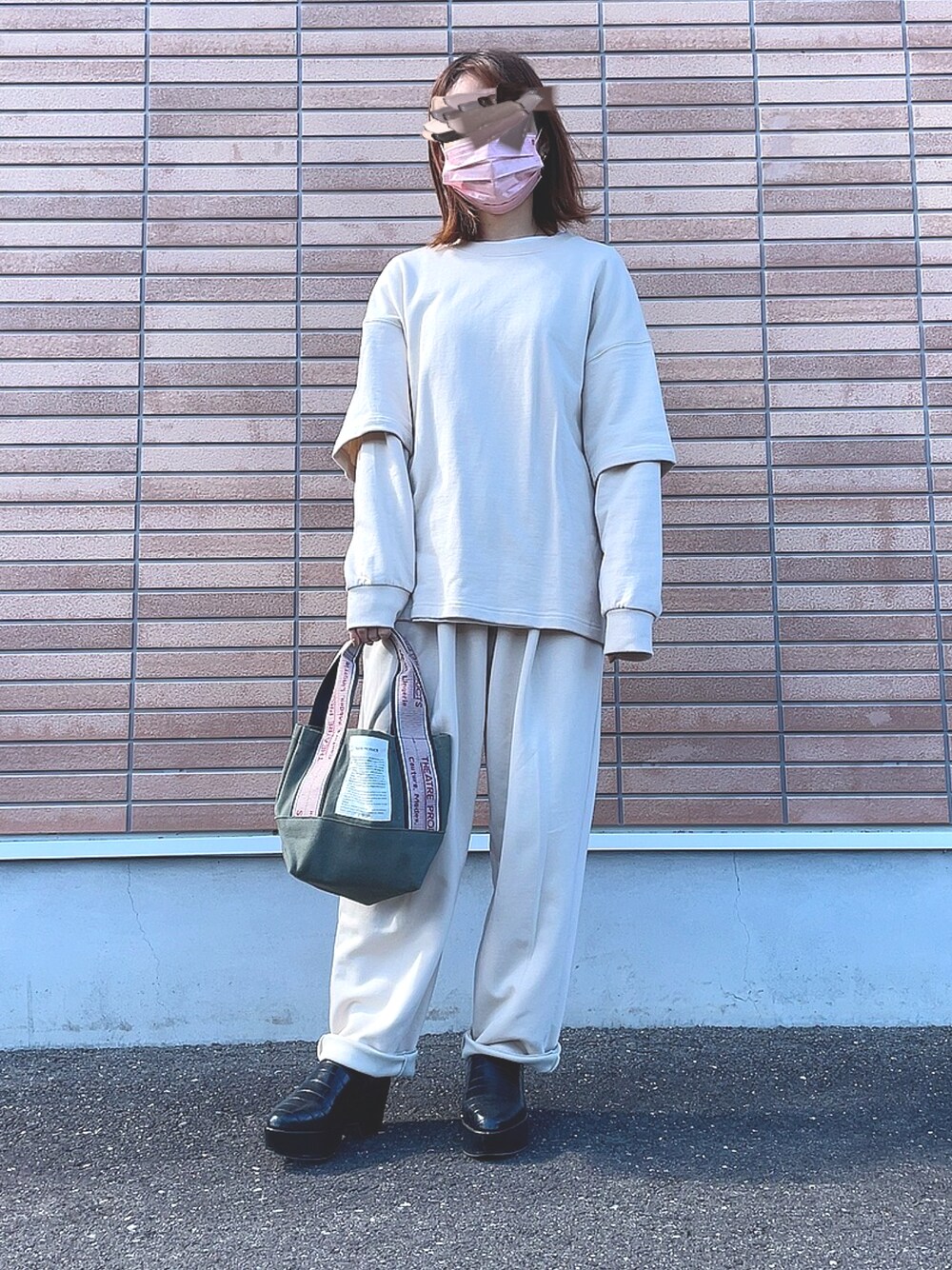 「GU、UNIQLO、セットアップ、カジュアルコーデ、プチプラ、サボ、厚底サンダル、シアタープロダクツ(THEATRE PRODUCTS)、低身長、低身長コーデ」｜「GUのレイヤードスウェットプルオーバー M ¥1,089（スウェット、ホワイト系）」を使った、ちろさん（レディース・152cm）の冬コーディネートの1枚目の写真