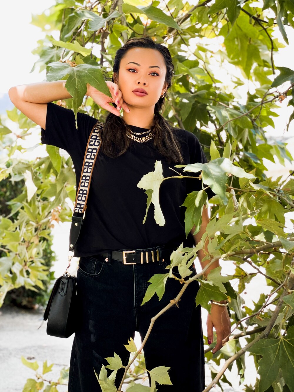 「denim、grey、ALL BLACK、WEARBOOKエントリー、summer、simple、WEAR、WEARセンバツ、2021、shoulderbag」｜「Christian Serianoのアイテム（Tシャツ/カットソー、ブラック系）」を使った、Elevated Notionさん（レディース・163cm）の夏コーディネートの1枚目の写真