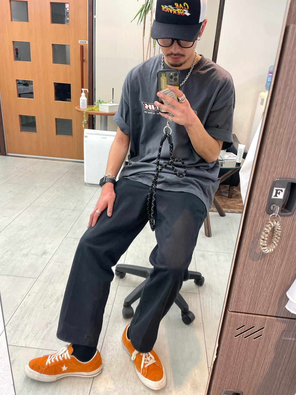 「春夏コーデ、シンプルスタイル、休日スタイル、ビッグシルエット、スニーカーコーデ、お洒落さんとつながりたい、夏、春、ごきげんウィーク」｜「カーサビのアイテム（キャップ、ブラック系）」を使った、YUHIさん（メンズ・174cm）の春コーディネートの1枚目の写真