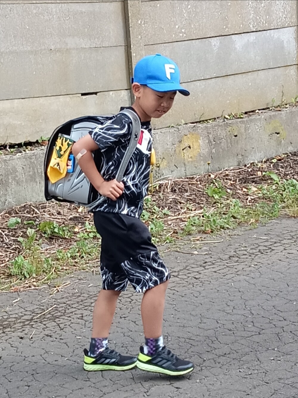 「ファイターズ、キャップ、Champion、Tシャツ、ハーフパンツ、adidas、スニーカー」｜「no brandのアイテム（キャップ、ブルー系）」を使った、KOU🐴HAKKU🌳さん（キッズ・120cm）の夏コーディネートの1枚目の写真