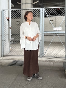 「KBF（ケイビーエフ）のハンカチーフビスチェSETシャツ（シャツ/ブラウス、ホワイト系）」を使った、yukiさん（レディース・155cm）の秋コーディネート