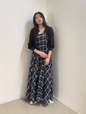 「KBF（ケイビーエフ）のチェックプリーツキャミワンピース（ワンピース、ブラウン系）」を使った、yukiさん（レディース・155cm）の春コーディネート