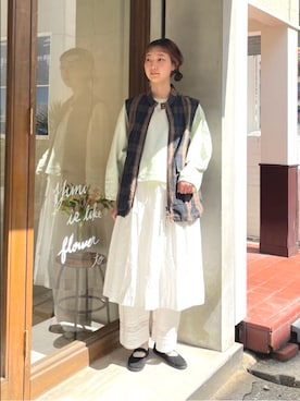 「bulle de savon（ビュルデサボン）のコットン/リネン lace×pin tuck パンツ（その他パンツ、ホワイト系）」を使った、bulle de savonさん（レディース・169cm）の春コーディネート